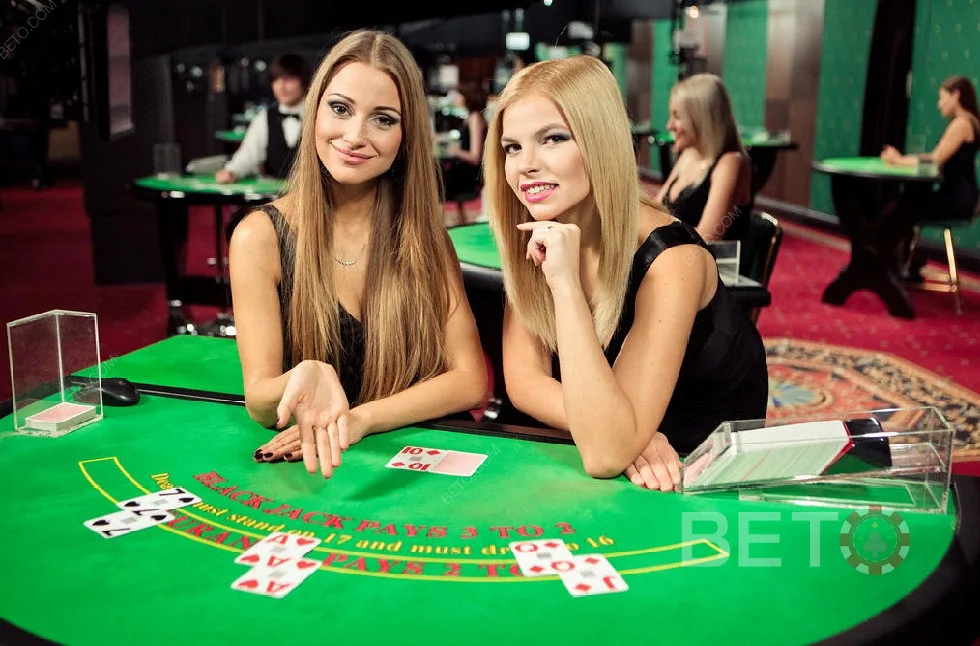 Tampilan ruang kasino live dengan dealer dan meja permainan
